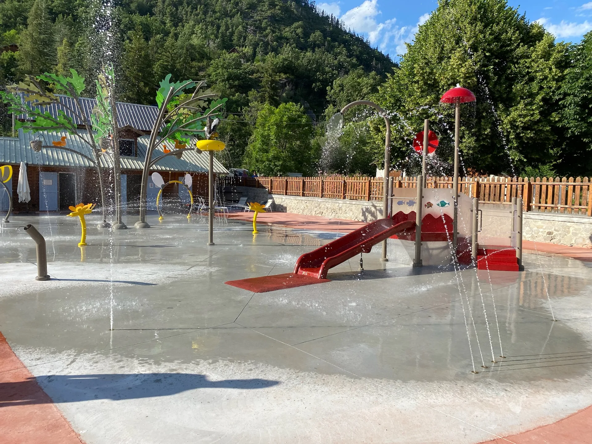 Splash pad pour commune — réalisation Water Splash France